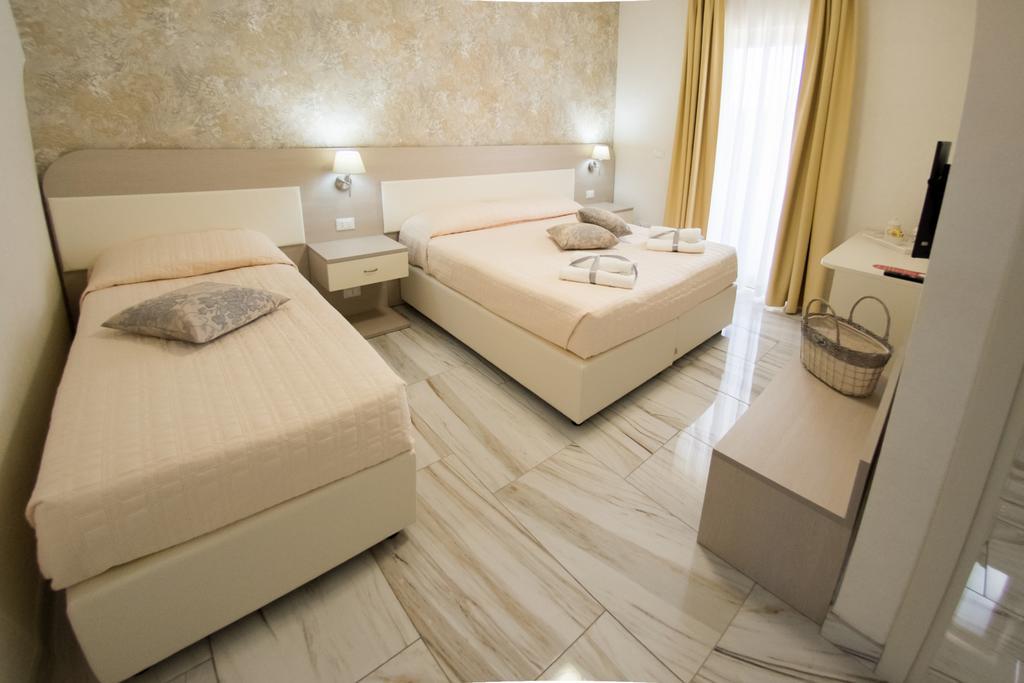 Rome Airport Inn Фьюмичино Экстерьер фото