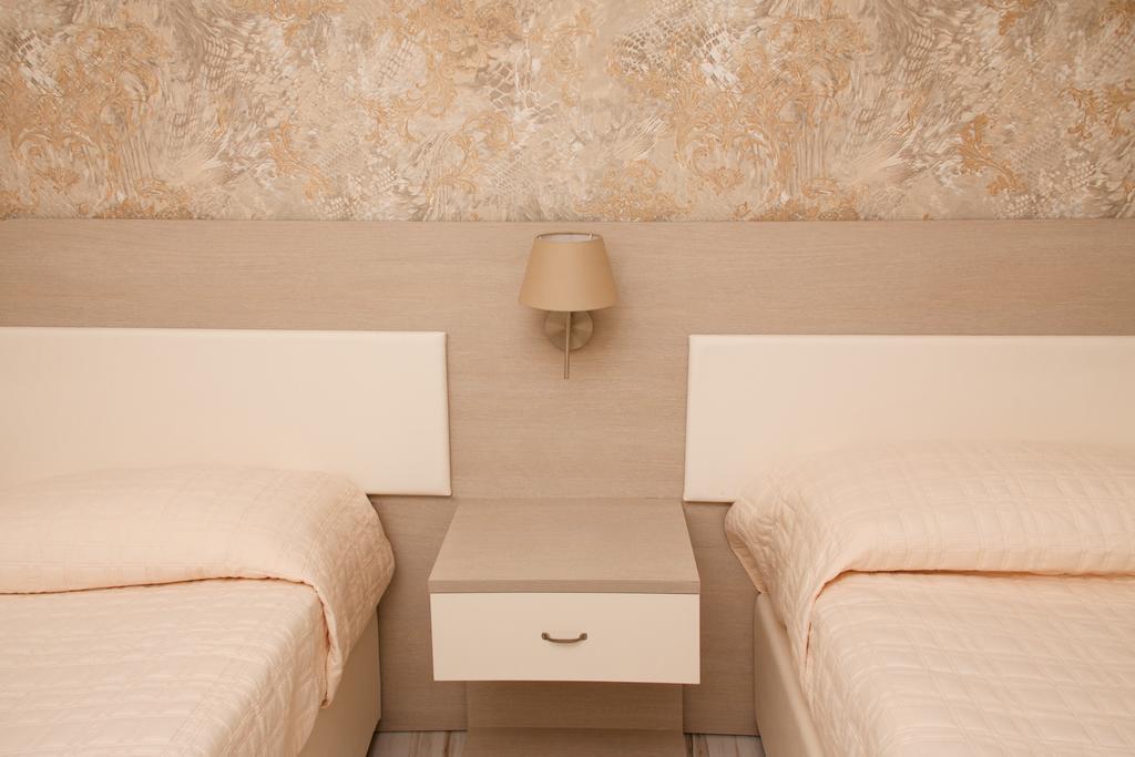Rome Airport Inn Фьюмичино Экстерьер фото
